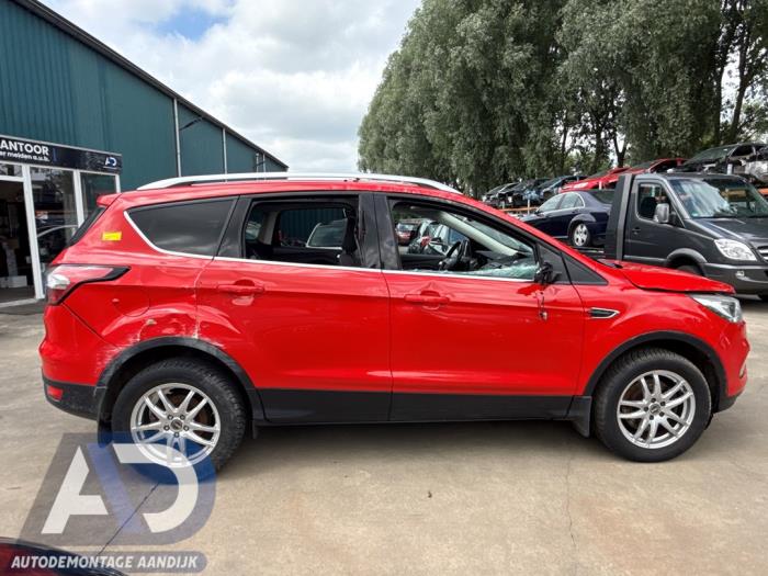 Ford Kuga II 1.5 EcoBoost 16V 182 4x4 Épave (2018, Rouge)