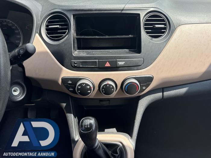 Hyundai i10 1.0 12V Vehículo de desguace (2017, Blanco)