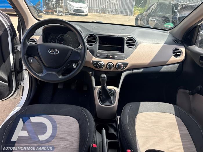 Hyundai i10 1.0 12V Vehículo de desguace (2017, Blanco)