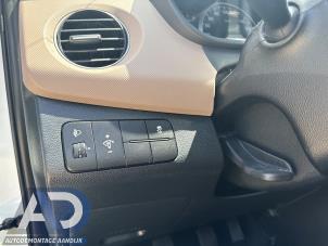 Hyundai i10 1.0 12V Vehículo de desguace (2017, Blanco)