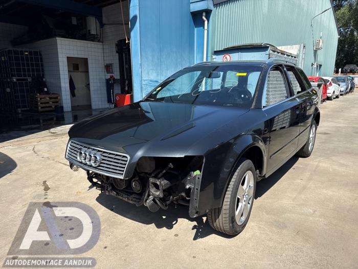Audi A4 Avant 2.4 V6 30V  (Épave)