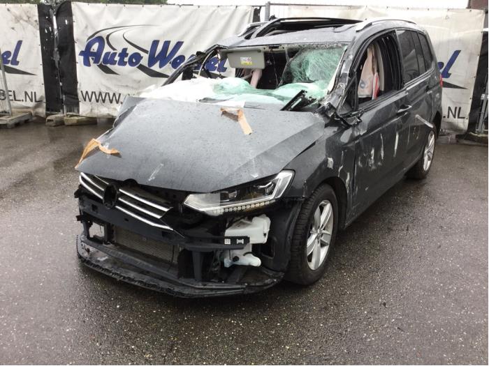 Volkswagen Touran 1.2 TSI Salvage vehicle (2018, Gray)