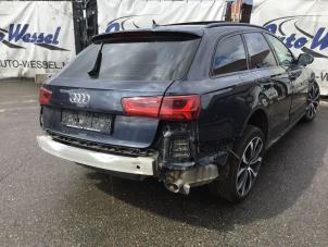 Audi A6 Avant 2.0 TDI 16V Épave (2015, Foncé, Bleu)