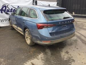 Skoda Octavia Combi 2.0 TDI GreenTec 16V Épave (2021, Bleu)