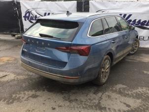 Skoda Octavia Combi 2.0 TDI GreenTec 16V Épave (2021, Bleu)