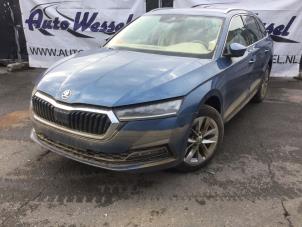 Skoda Octavia Combi 2.0 TDI GreenTec 16V Épave (2021, Bleu)