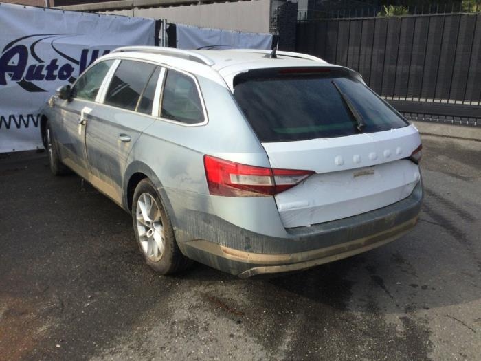Skoda Superb Combi 1.4 TSI iV 6V Épave (2021, Argenté)
