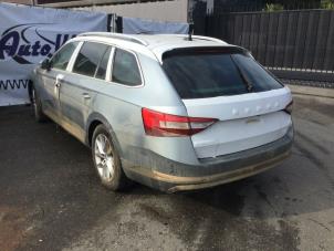 Skoda Superb Combi 1.4 TSI iV 6V Épave (2021, Argenté)