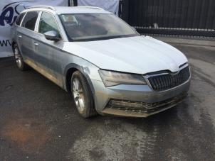 Skoda Superb Combi 1.4 TSI iV 6V Épave (2021, Argenté)