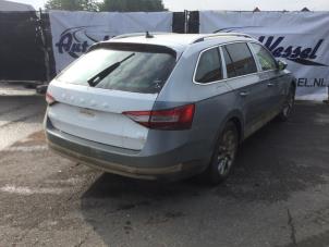 Skoda Superb Combi 1.4 TSI iV 6V Épave (2021, Argenté)