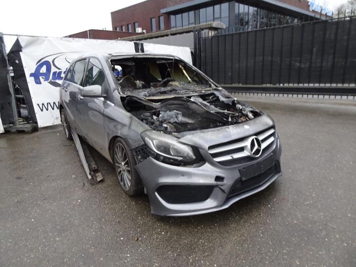 Mercedes B 2.1 B-200 CDI BlueEFFICIENCY 16V 4-Matic Samochód złomowany (2015, Metalik, Szary)