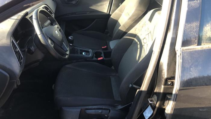 Seat Leon 1.6 TDI 16V Vehículo de desguace (2019, Negro)