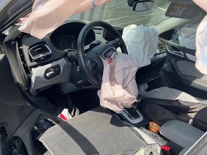 Audi Q3 2.0 TDI 16V 150 Quattro Épave (2016, Gris)