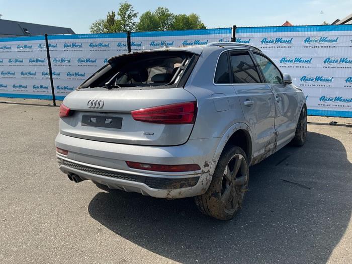 Audi Q3 2.0 TDI 16V 150 Quattro Épave (2016, Gris)