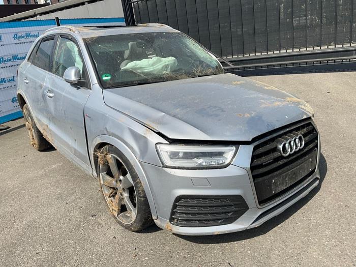 Audi Q3 2.0 TDI 16V 150 Quattro Épave (2016, Gris)