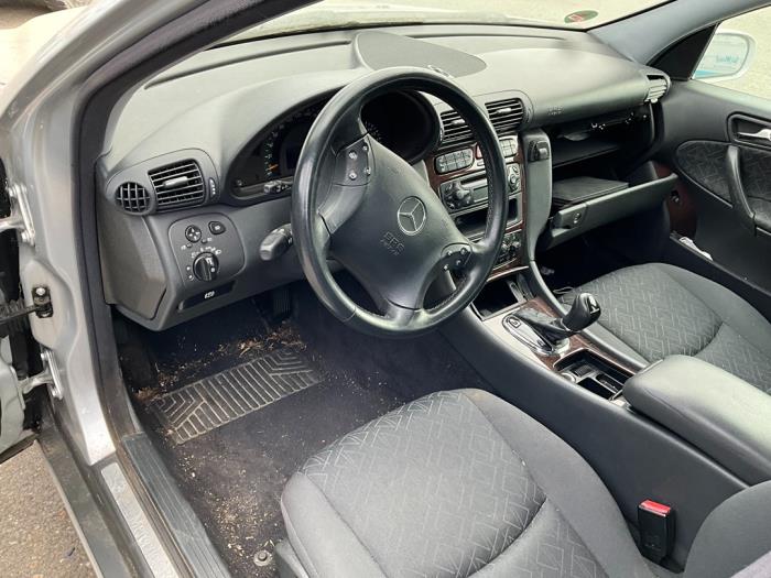 Mercedes C Combi 1.8 C-180K 16V Schrottauto (2004, Silber)
