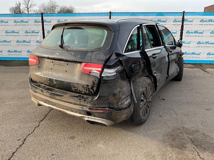 Mercedes GLC 2.2 250d 16V BlueTEC 4-Matic Schrottauto (2016, Schwarz)