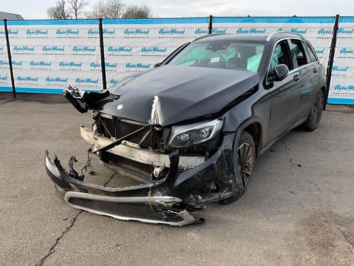 Mercedes GLC 2.2 250d 16V BlueTEC 4-Matic Schrottauto (2016, Schwarz)