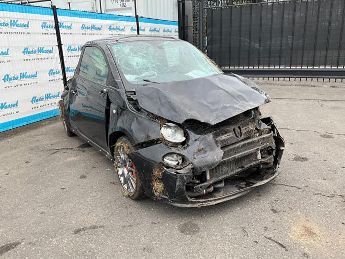 Fiat 500 Abarth Samochód złomowany (2016, Czarny)