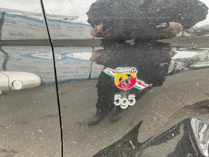 Fiat 500 Abarth Samochód złomowany (2016, Czarny)