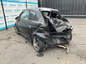 Fiat 500 Abarth Samochód złomowany (2016, Czarny)