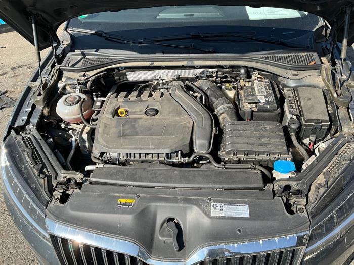 Skoda Superb Combi 1.5 TSI Evo 16V Épave (2019, Gris)