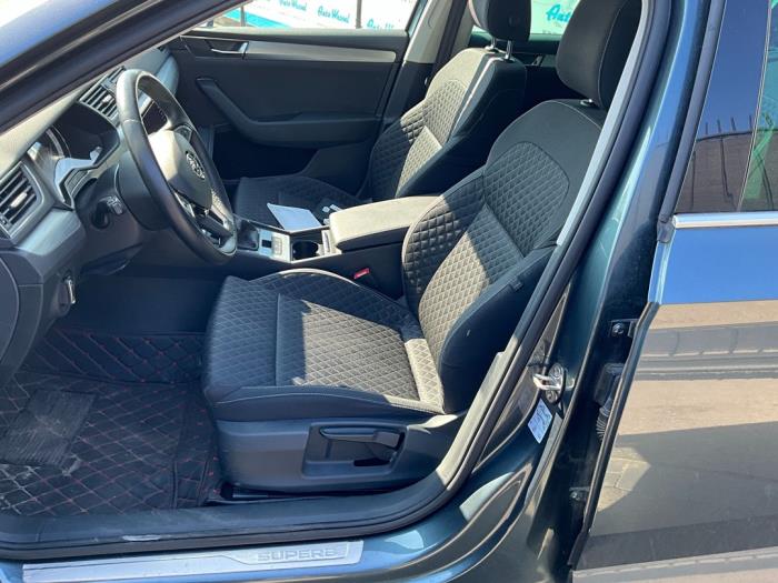 Skoda Superb Combi 1.5 TSI Evo 16V Épave (2019, Gris)