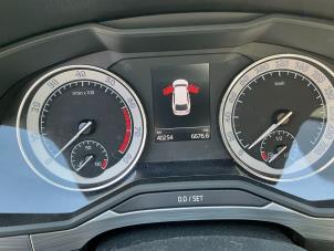 Skoda Superb Combi 1.5 TSI Evo 16V Épave (2019, Gris)