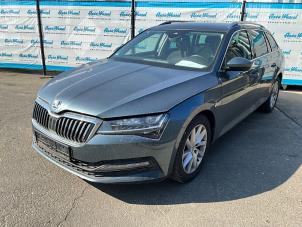 Skoda Superb Combi 1.5 TSI Evo 16V Épave (2019, Gris)