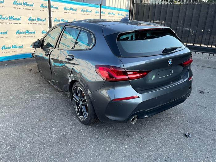 BMW 1 serie 118i 1.5 TwinPower 12V Épave (2021)