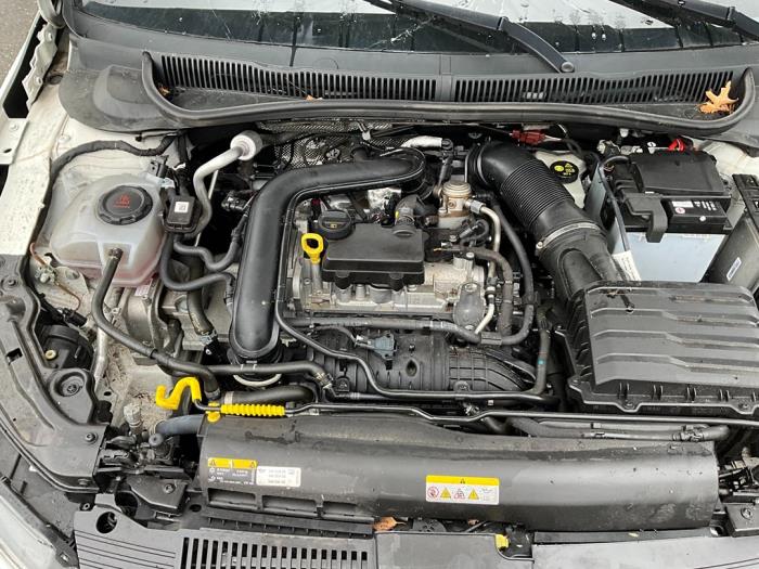 Volkswagen Polo VI 1.0 TSI 12V Épave (2022, Blanc)