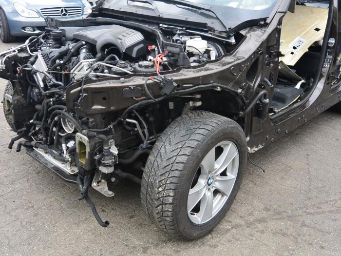 BMW X5 M Turbo 4.4i V8 32V Samochód złomowany (2015, Brazowy)