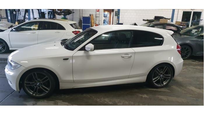 BMW 1 serie 120d 16V Épave (2010, Blanc)
