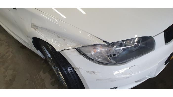 BMW 1 serie 120d 16V Épave (2010, Blanc)