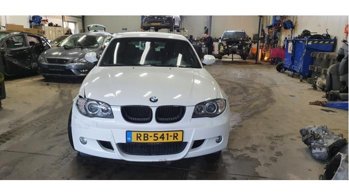 BMW 1 serie 120d 16V Épave (2010, Blanc)