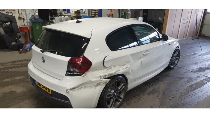 BMW 1 serie 120d 16V Épave (2010, Blanc)