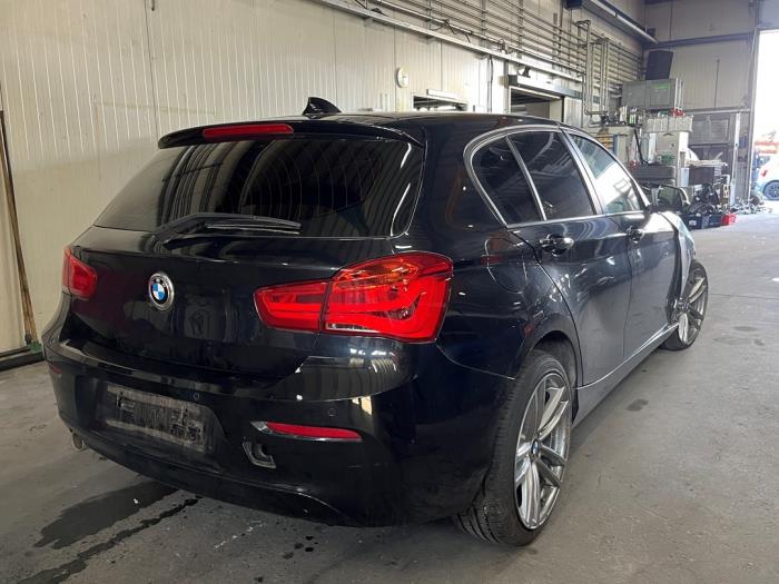 BMW 1 serie 116i 1.5 12V Vehículo de desguace (2019, Metálico, Negro)