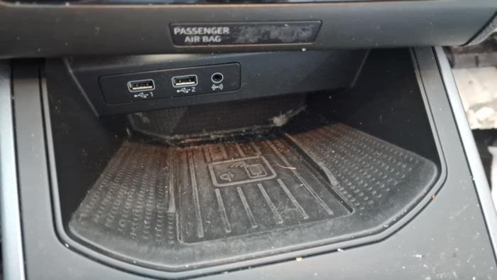 Seat Arona 1.0 TSI 12V Schrottauto (2018, Metallic, Schwarz)