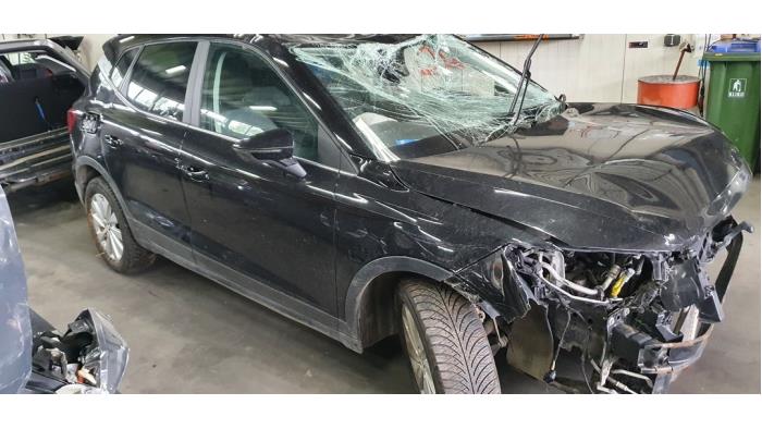 Seat Arona 1.0 TSI 12V Schrottauto (2018, Metallic, Schwarz)