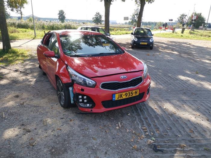 Kia Cee'd 1.0i T-GDi 12V 120 Schrottauto (2016, Rot)