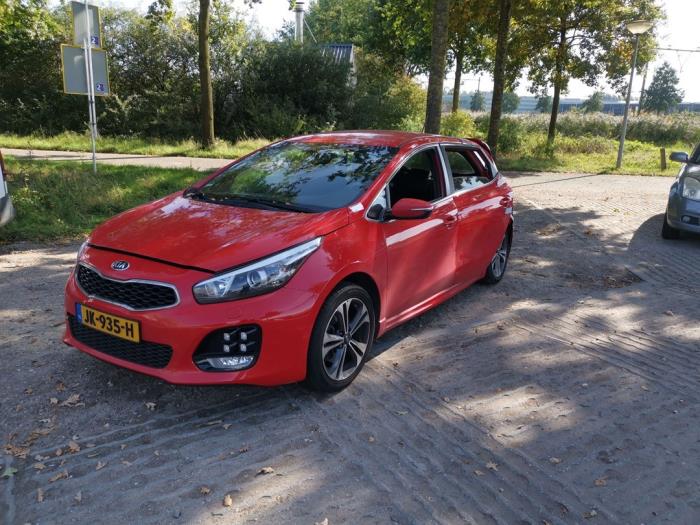 Kia Cee'd 1.0i T-GDi 12V 120 Schrottauto (2016, Rot)