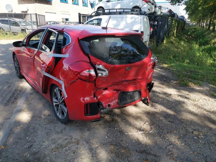 Kia Cee'd 1.0i T-GDi 12V 120 Schrottauto (2016, Rot)