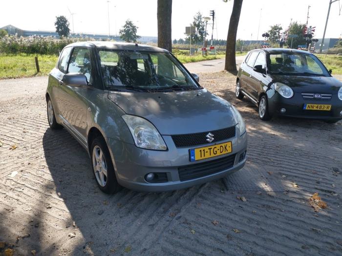 Suzuki Swift 1.3 VVT 16V Salvage vehicle (2006, Metallic, Silver grey)