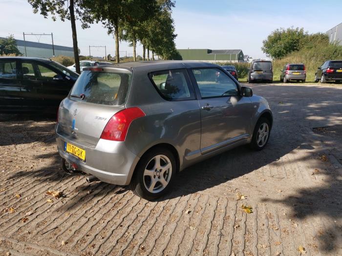 Suzuki Swift 1.3 VVT 16V Salvage vehicle (2006, Metallic, Silver grey)