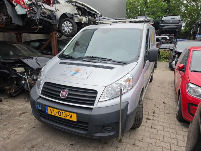 Fiat Scudo 1.6 D Multijet DPF Vehículo de desguace (2015, Granito)