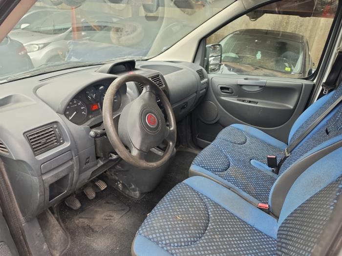 Fiat Scudo 1.6 D Multijet DPF Vehículo de desguace (2015, Granito)