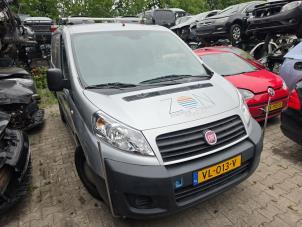 Fiat Scudo 1.6 D Multijet DPF Vehículo de desguace (2015, Granito)
