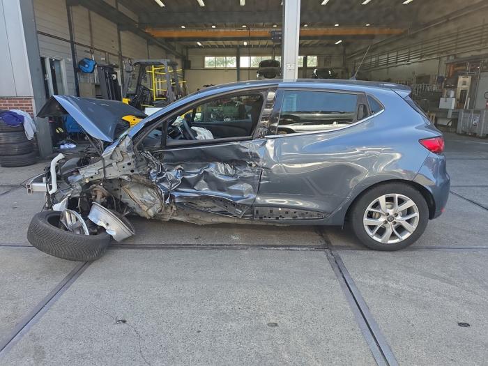 Renault Clio IV 0.9 Energy TCE 90 12V Vehículo de desguace (2018, Metálico, Gris ratón)