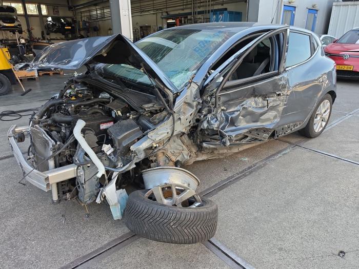 Renault Clio IV 0.9 Energy TCE 90 12V Vehículo de desguace (2018, Metálico, Gris ratón)