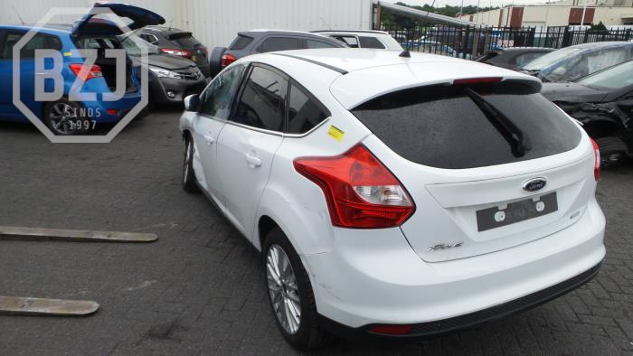 Ford Focus Salvage vehicle (2014, White)